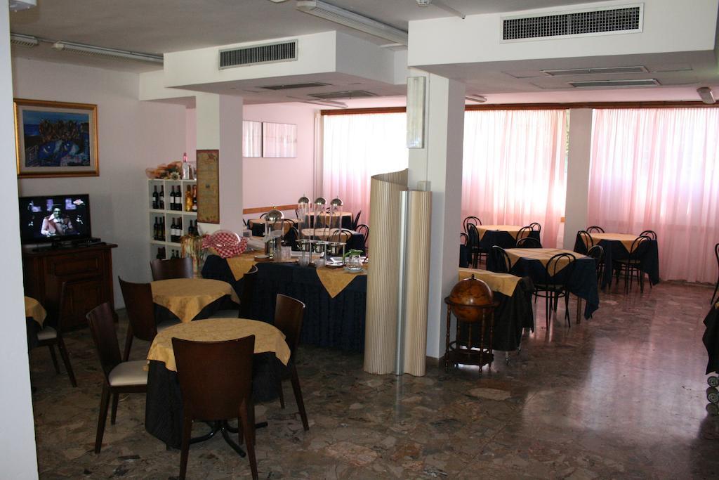 Hotel Roxy Floridiana ريميني المظهر الخارجي الصورة